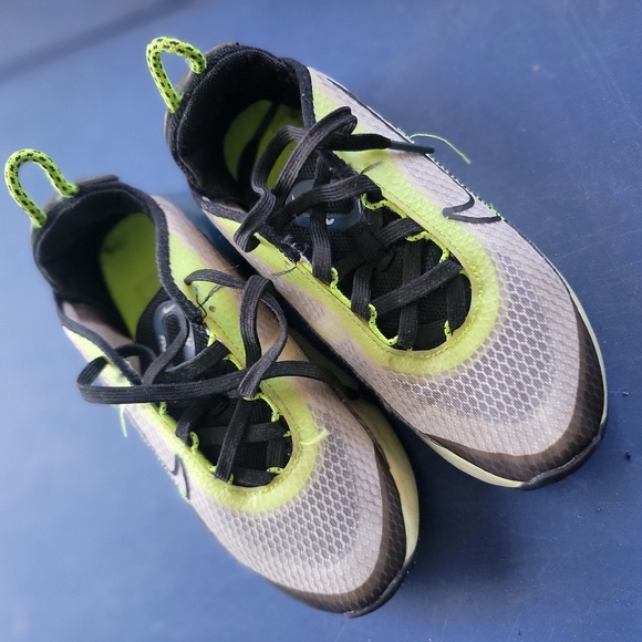 Nike - Picture 2 of 4